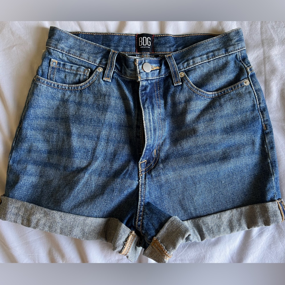 BDG urban outfitters mom high-rise denim shorts size 28